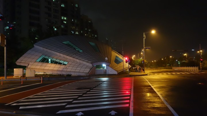 Songdo’s wide Boulevards and the “Bio-Information Technology Zone” subway station. Credit: Wikimedia Commons
