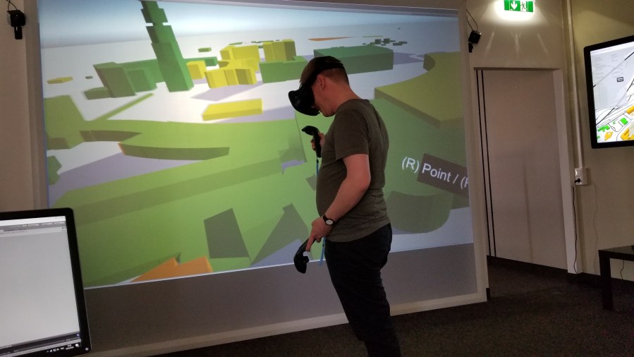One of our presenters demonstrates the VR model of Vienna Airport power usage.
