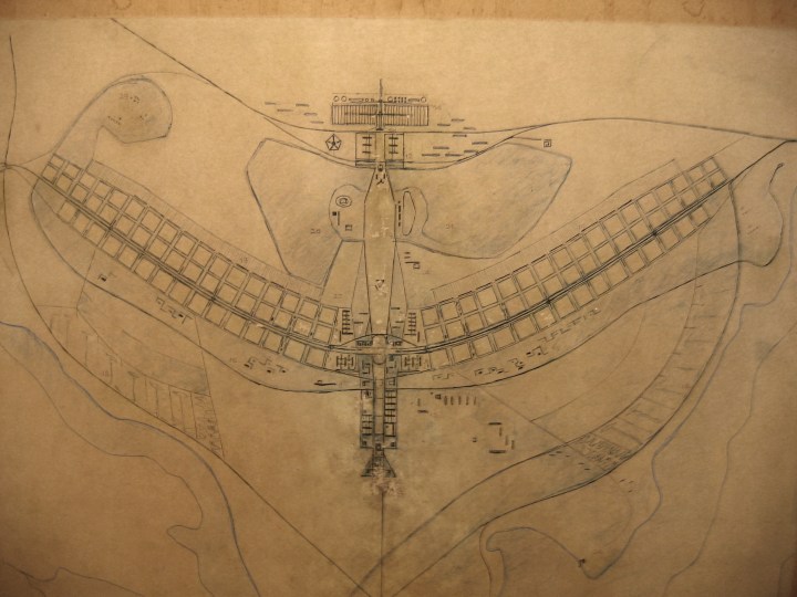 The original plan for Brasilia, by Lúcio Costa and Oscar Niemeyer. Credit: By אורי ר., CC BY-SA 3.0, https://commons.wikimedia.org/w/index.php?curid=3355646